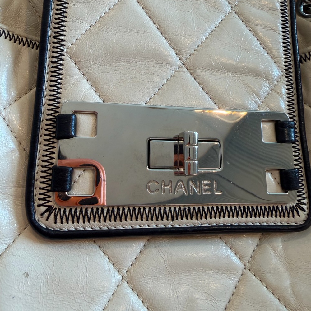 CHANEL Mademoiselle Lock Quilted Handbag - Picture 6 of 11